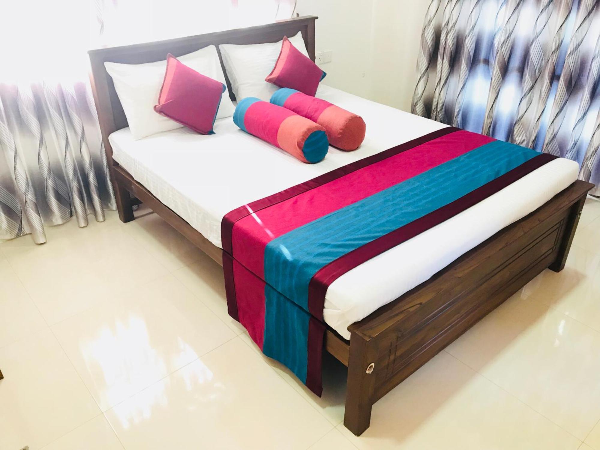 Golden Residence أنرادابورام الغرفة الصورة