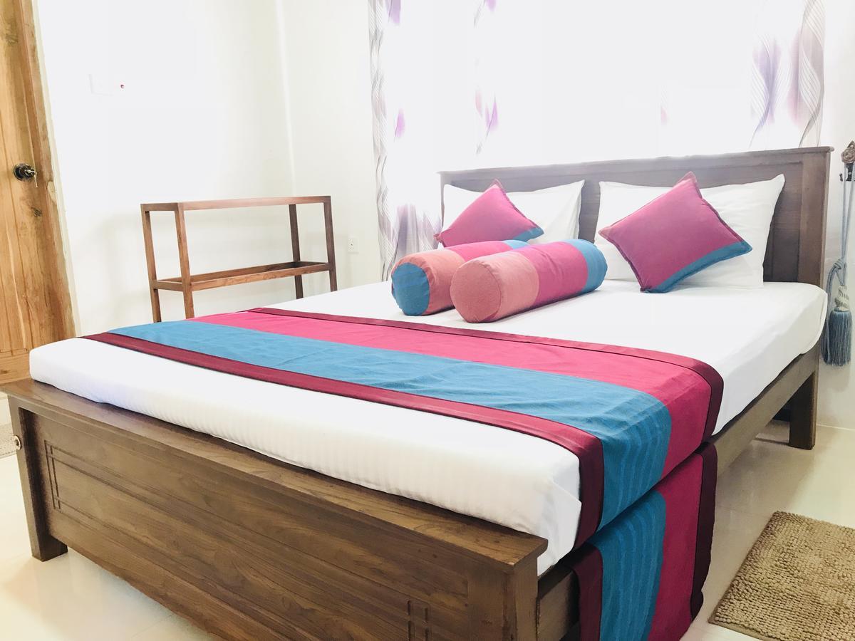 Golden Residence أنرادابورام الغرفة الصورة